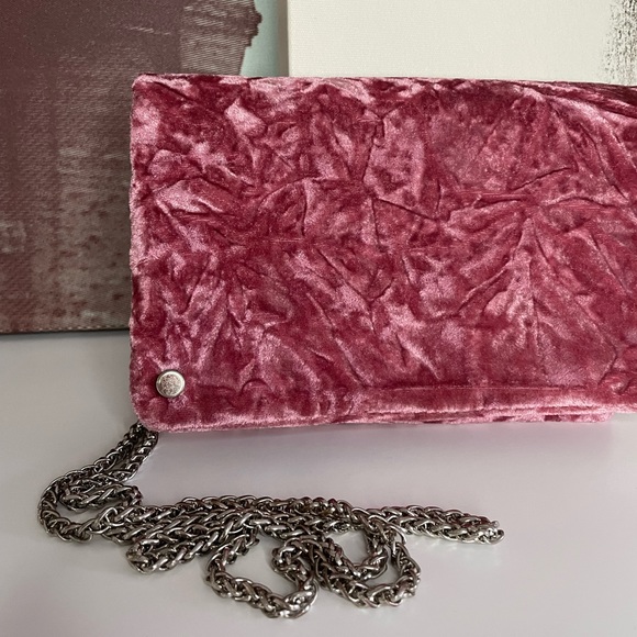 Street Level velvet crossbody bag - Picture 2 of 15